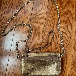 crossbody bag in copper leather.